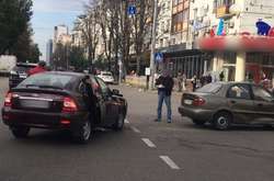 Зіткнення автомобілів сталося на перехресті