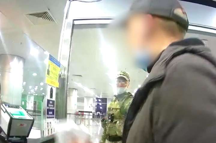 У «Борисполі» українець, що перебував у розшуку, влаштував дебош (відео)