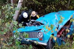 Смертельне ДТП на Київщині: ВАЗ з’їхав у кювет і перекинувся