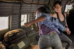 Актриса Шарлиз Терон. Кадр из фильма «Бессмертная гвардия»