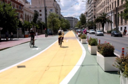  Носіння лицьової маски стає обов'язковим у всіх закритих громадських місцях Греції 