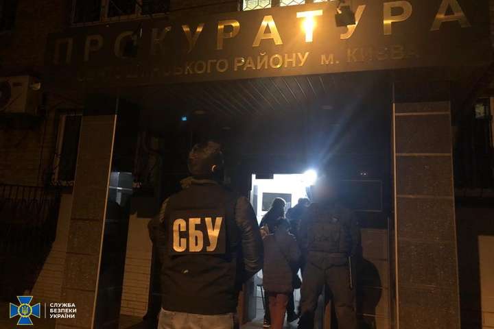 У Києві прокурор та інспектор поліції попалися на вимаганні хабара (фото)