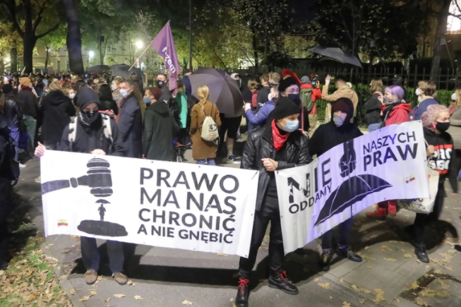У Польщі сотні людей протестують через заборону абортів