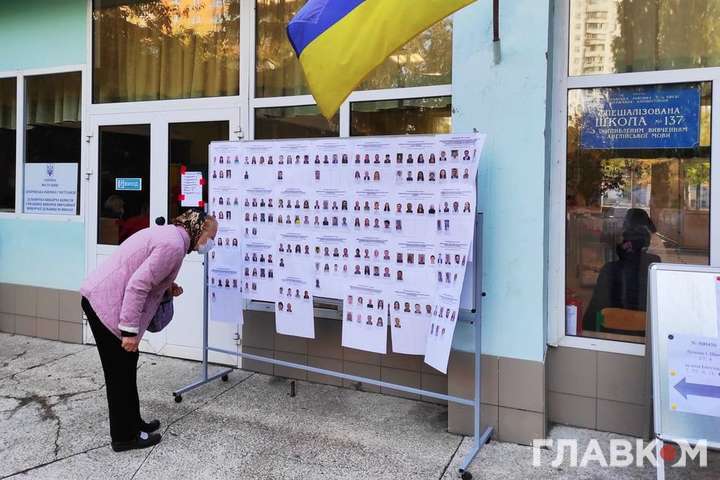Комітет виборців зафіксував перші порушення на виборах