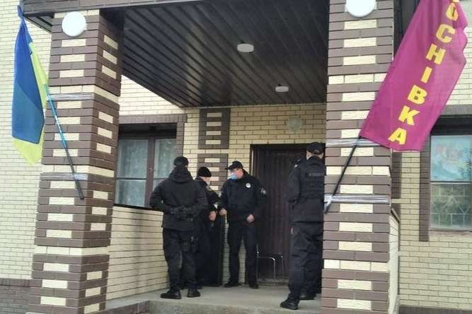 Поліція закрила фейкову виборчу дільницю на Сумщині 