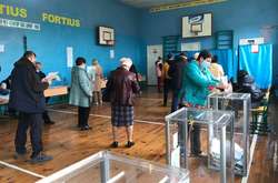 Голосування на одній з дільниць в Умані