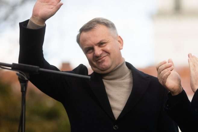 «Євросолідарність» лідирує у Львові, Олег Синютка виходить у другий тур: дані екзит-полу