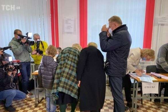 Мер Львова не зміг проголосувати, бо прийшов на дільницю не з тим паспортом