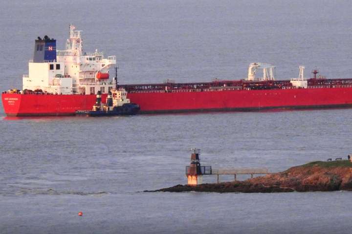 Британський спецназ штурмував нафтовий танкер, який захопили пасажири