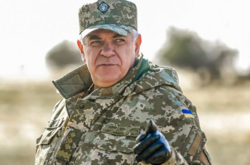  За словами Дроздова, для створення тільки прототипу власного бойового літака необхідно не менше 10 років і 10 мільярдів доларів 