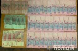 Правоохоронці вилучили у порушника гроші як речовий доказ