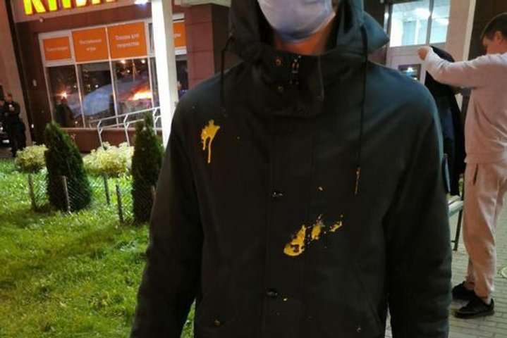Протести у Мінську: силовики б'ють та обстрілюють демонстрантів фарбою   