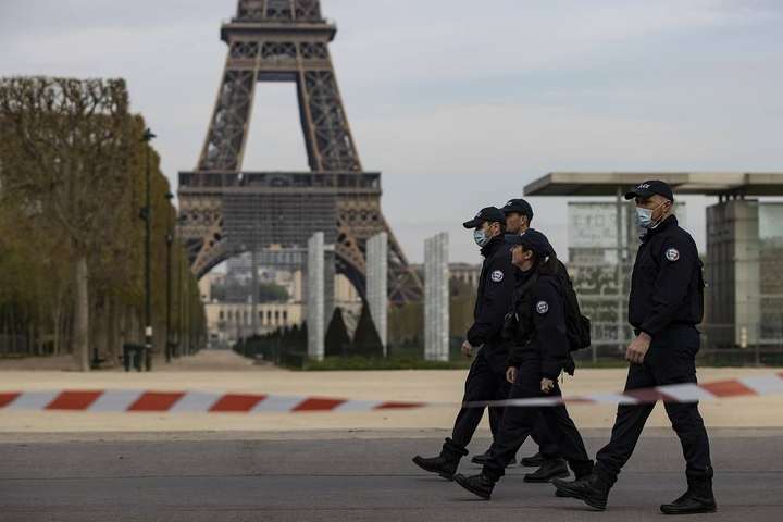 Влада Франції розглядає посилення карантину
