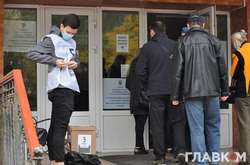  Так зване всенародне опитування від президента проводилося біля виборчих дільниць 25 жовтня 
