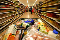 Немного ошиблись: в киевском супермаркете охрана избила покупателя, приняв его за вора