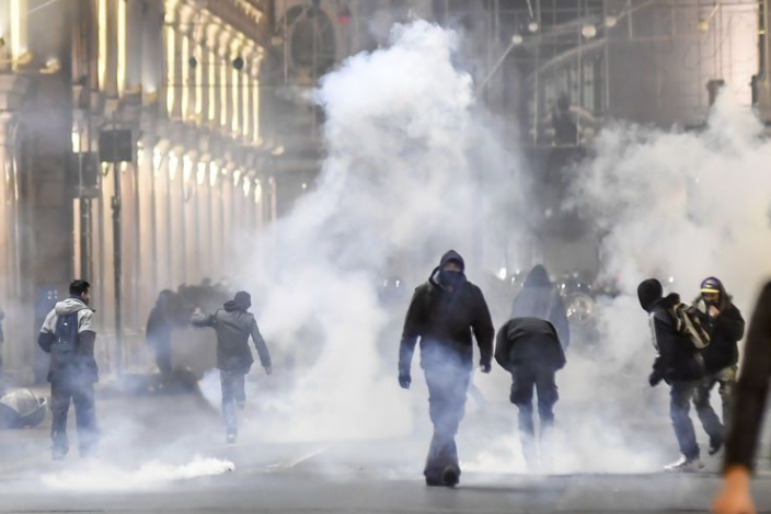 В Італії «коронавірусні» протести переросли у сутички з поліцією