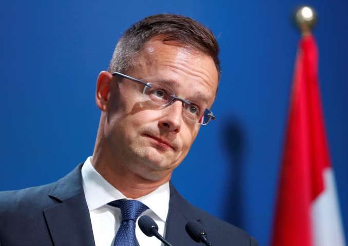 «Жалкая чушь»: Сийярто отреагировал на санкции Украины против двух венгерских чиновников