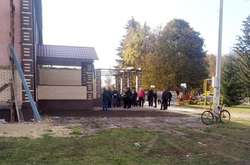 На фейковій виборчій дільниці у Соснівці встигли проголосувати майже 400 осіб 
