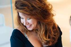 «Огонь огненный»: жена Монатика засветила соблазнительные ножки (фото)