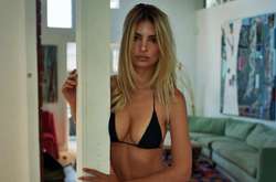  29-летняя супермодель Эмили Ратаковски устроила смелую фотосессию 
  