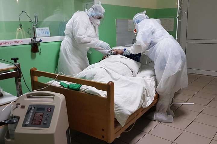 На Житомирщині у лікарнях «першої хвилі» зайняті вже близько 88% ліжок хворими на Covid-19