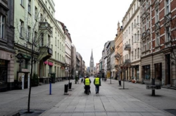  У Польщі рекордна кількість нових випадків коронавірусу і померлих 