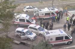 На коллекторе в Киеве произошла авария: коммунальщиков смыло напором воды (фото)