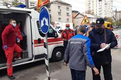 Поліцейські проводять першочергові слідчі дії та встановлюють усі обставини події