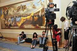  Чиновниця попросила позбавити акредитації журналістів тих видань, які ходять в парламент, але не висвітлюють діяльність Ради  