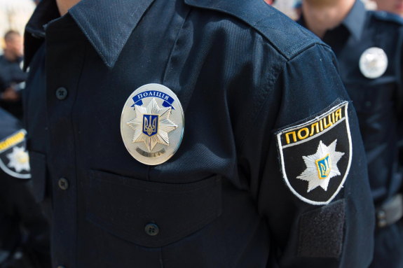 У Львові поліцейська переконала злодія повернути викрадений телефон
