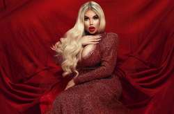  37-летняя инстадива Джессика Алвес снялась в роскошном наряде 
  