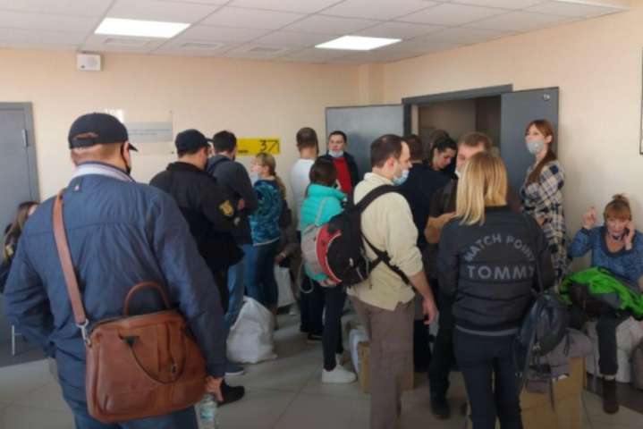 В Одессе член УИК умер в очереди на сдачу протоколов