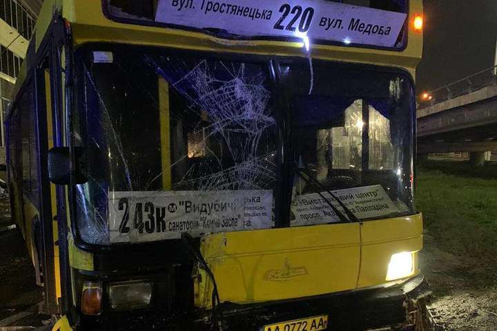 Оголошено підозру водію автобуса, що скоїв смертельне ДТП на Видубичах