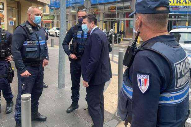 У французькому місті стався новий напад з ножем на поліцію 