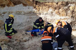 Трагическая прогулка: в Николаеве ребенка засыпало песком