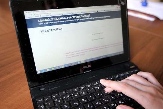 Уряд зобов’язав НАЗК негайно поновити доступ до е-декларацій