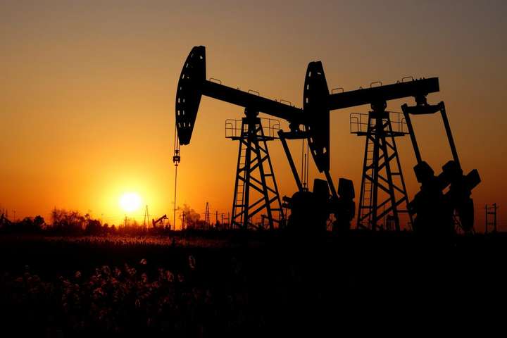 Ціни на нафту за день обвалилися до мінімуму за останніх чотири місяці