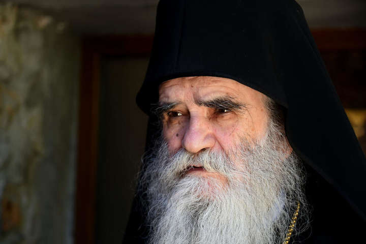 У Чорногорії від коронавірусу помер глава Сербської церкви, який проводив служби під час карантину