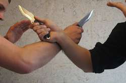 «Научил»: отец тяжело ранил сына-подростка во время тренировки 