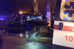  Автомобіль Lancia Voyager зіткнувся з електроопорою 