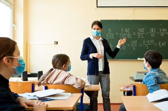 Головний санітарний лікар Києва пояснив, чому не закриватимуть усі школи