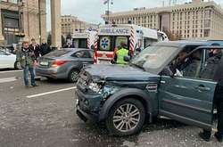 Водій Range Rover не впорався з керуванням  