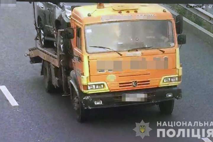 У Києві викрали Lexus за допомогою евакуатора (фото)