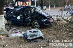 На Одещині сталося жахливе ДТП: автомобіль перетворився на купу брухту (фото)