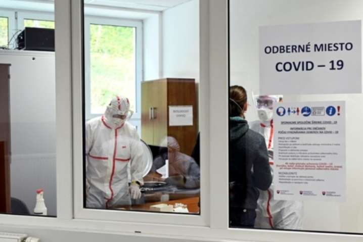 Словаччина розпочала масове тестування громадян на Covid-19