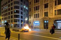 В Іспанії масштабні протести через карантин: протестувальники палять автівки та грабують магазини