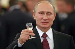 Президент Росії Володимир Путін пропонує дозволити колишнім президентам РФ довічно обіймати посаду сенатора