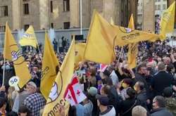 Опозиція поводить себе мирно