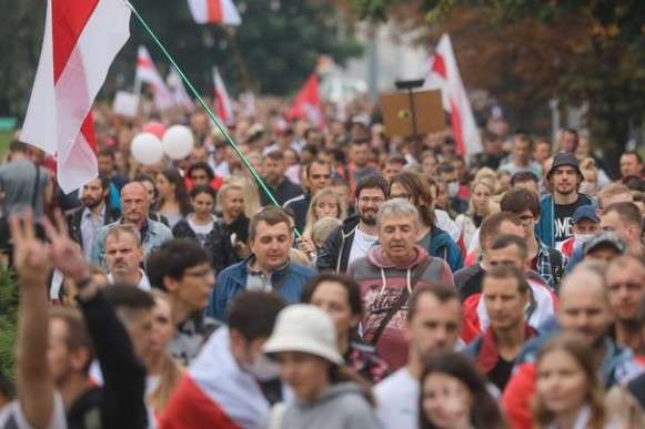 У Мінську відразу після старту маршу протесту почалися затримання