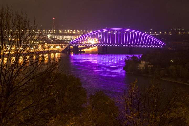 Кличко показав, як засяяв Подільсько-Воскресенський міст (фото, відео)